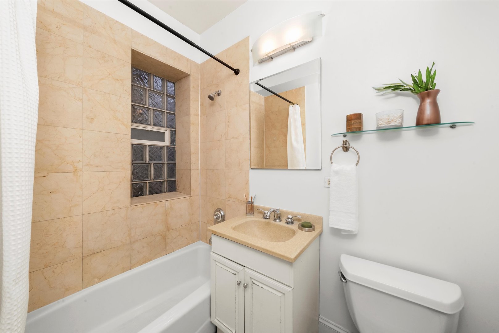 5404 N Kenmore Avenue Unit: 2