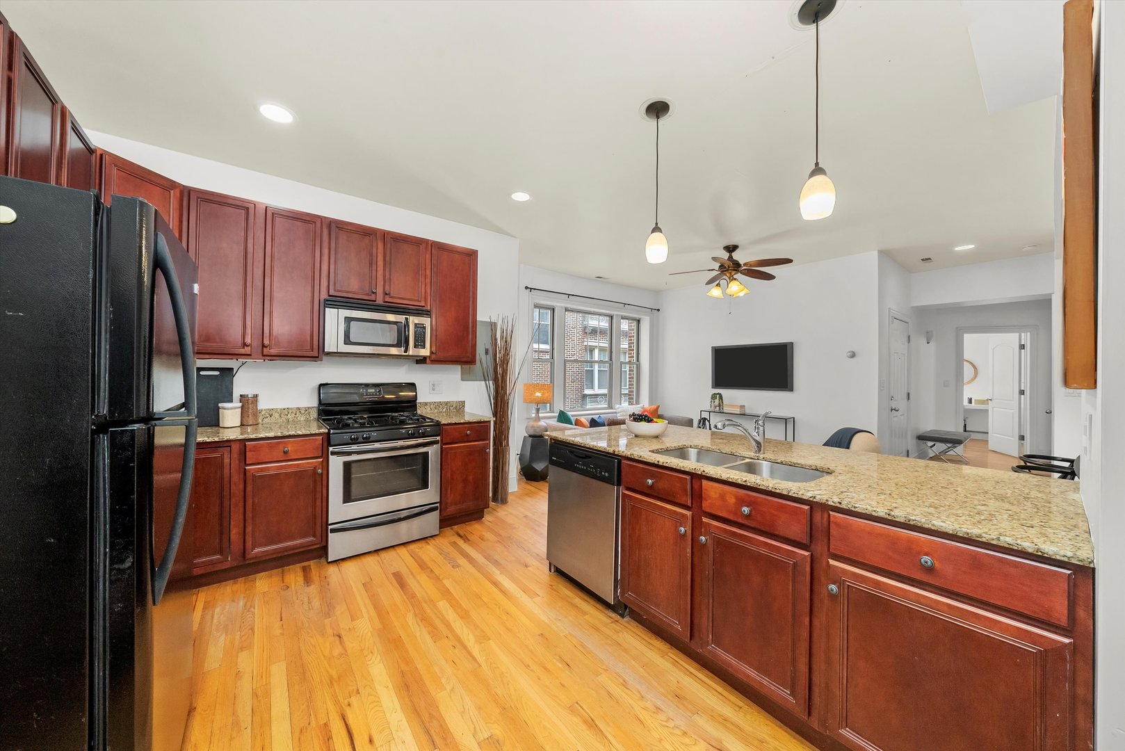 5404 N Kenmore Avenue Unit: 2