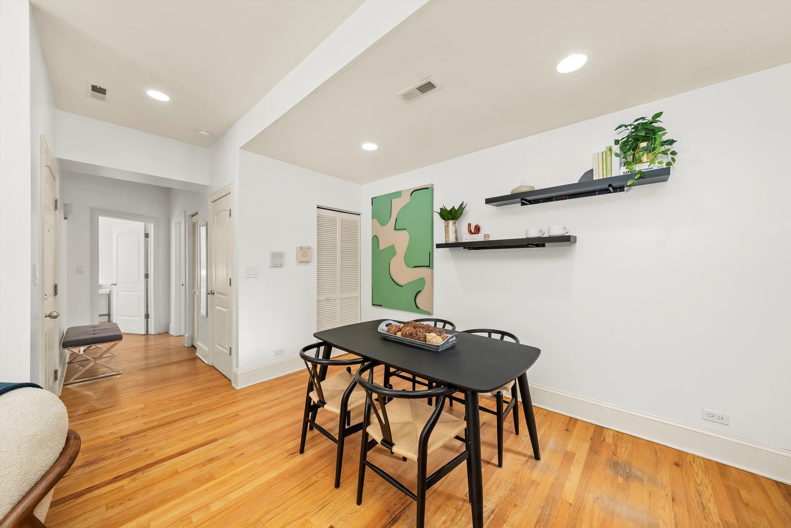 5404 N Kenmore Avenue Unit: 2