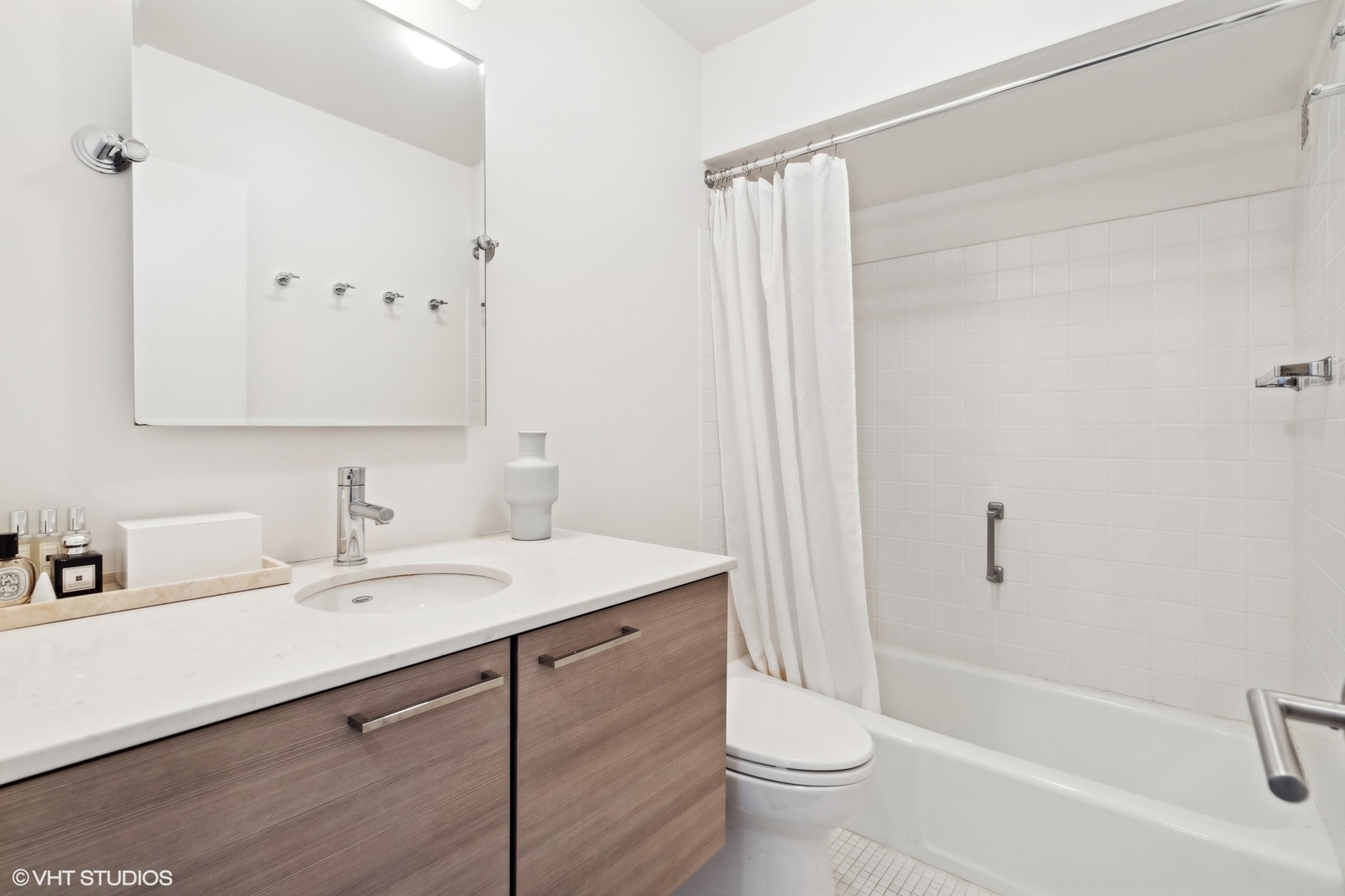 2800 N Lake Shore Drive Unit: 3413