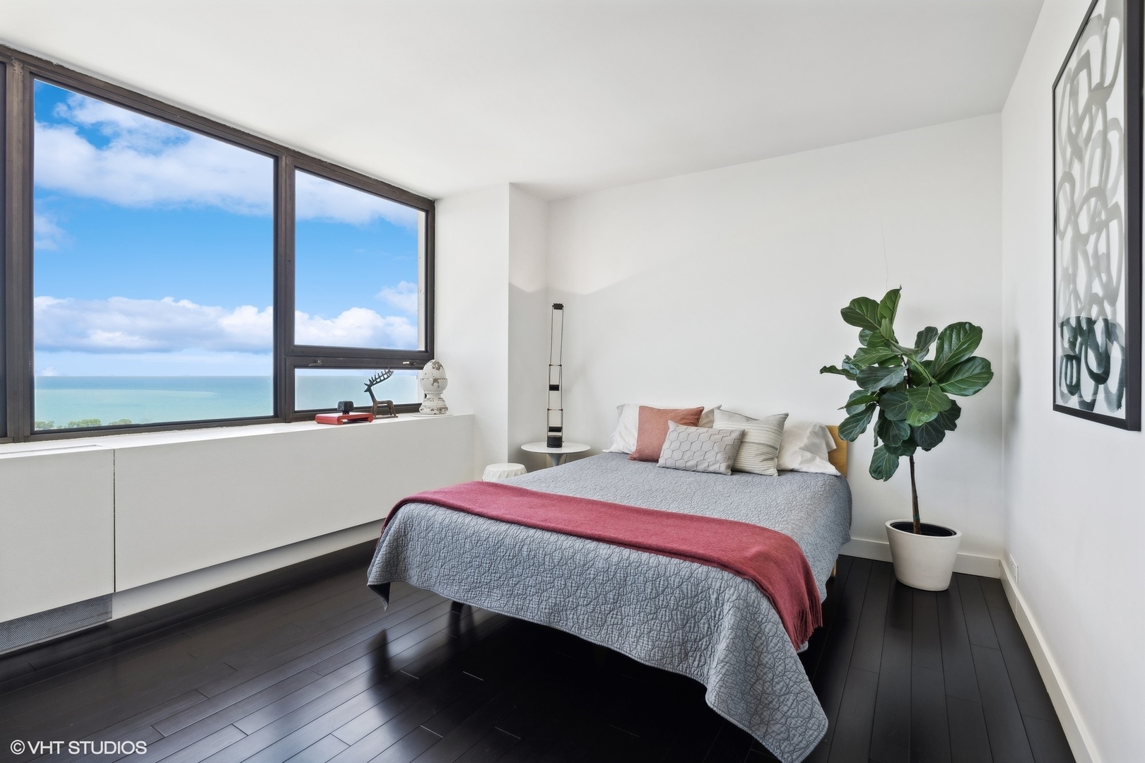 2800 N Lake Shore Drive Unit: 3413