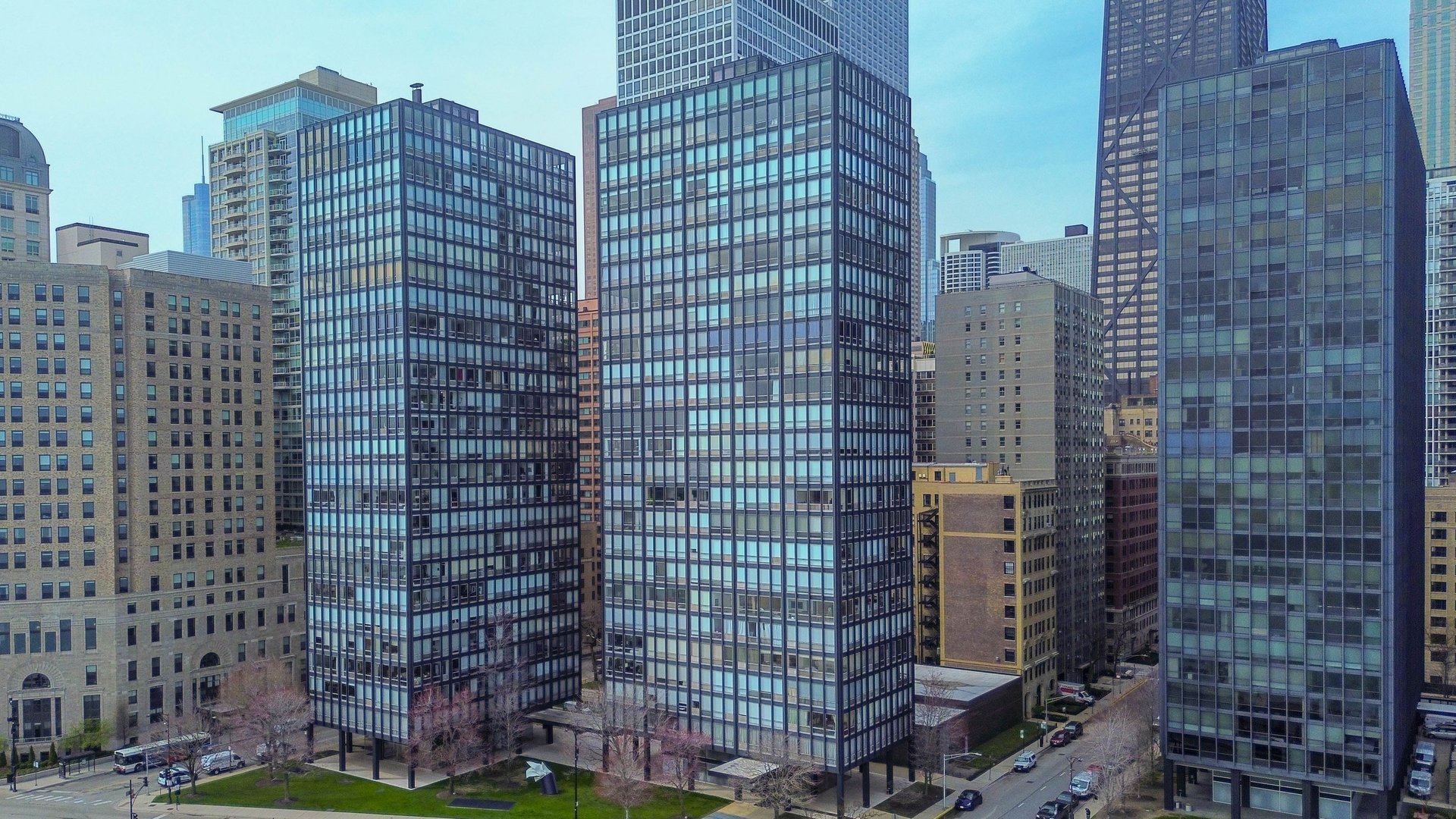 880 N Lake Shore Drive Unit: 22A