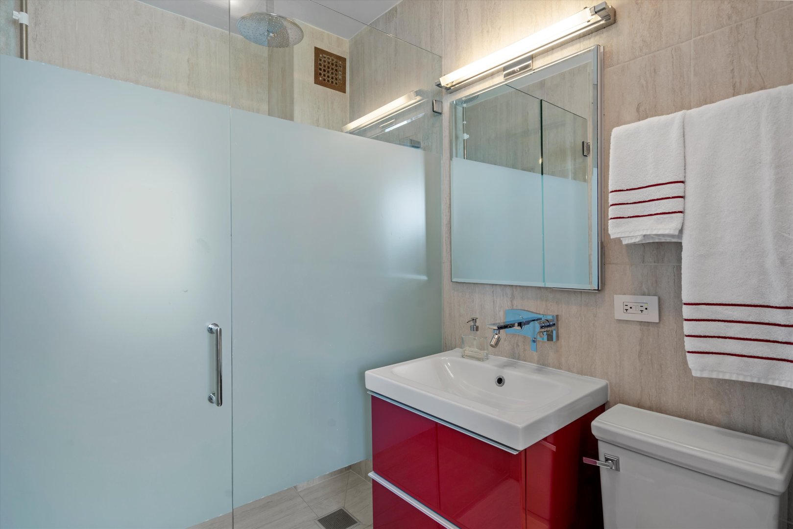 880 N Lake Shore Drive Unit: 22A