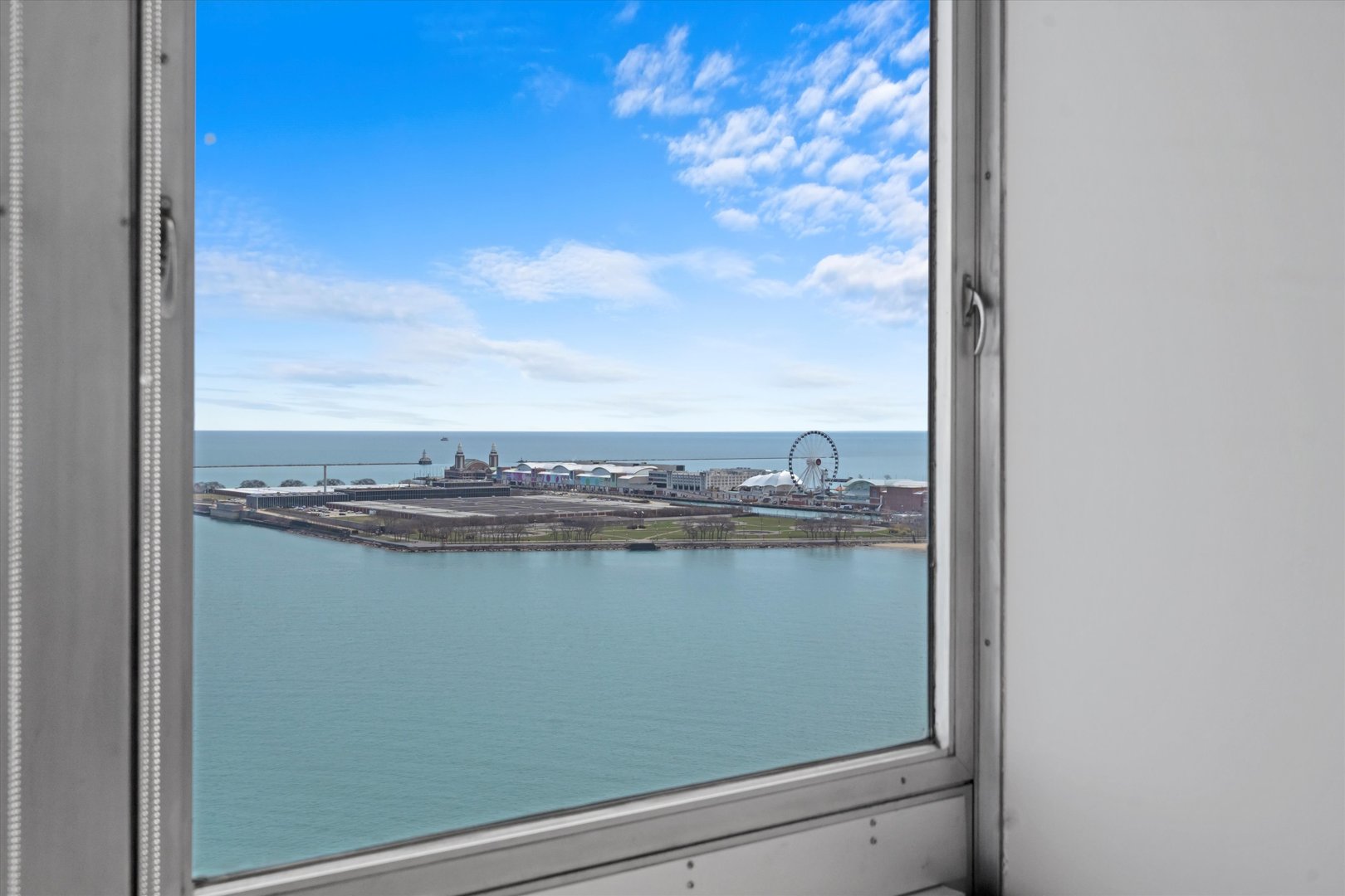 880 N Lake Shore Drive Unit: 22A