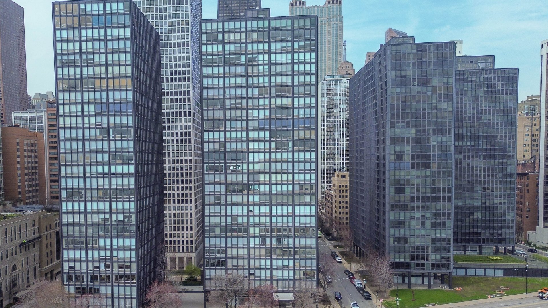 880 N Lake Shore Drive Unit: 22A