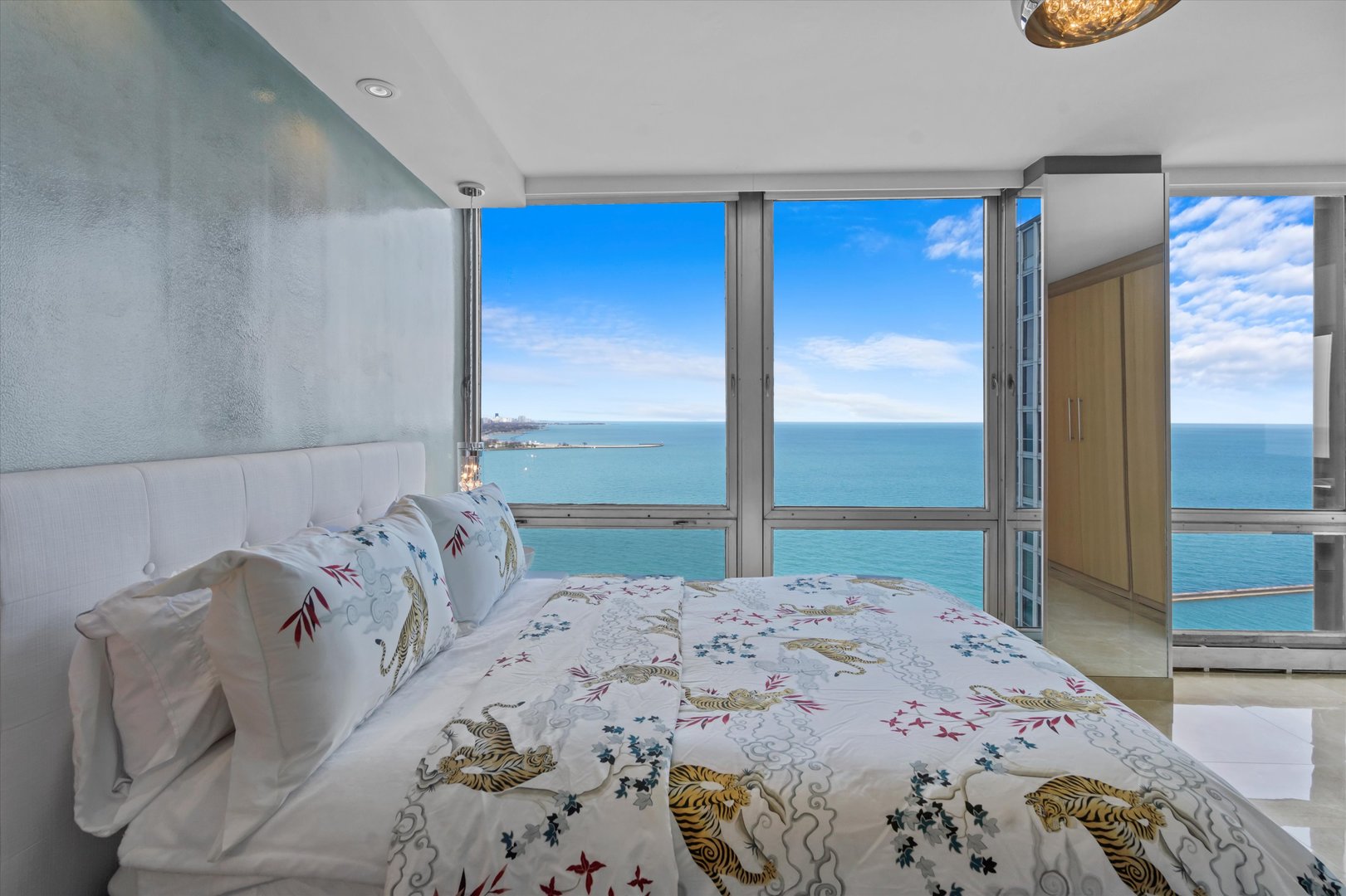 880 N Lake Shore Drive Unit: 22A