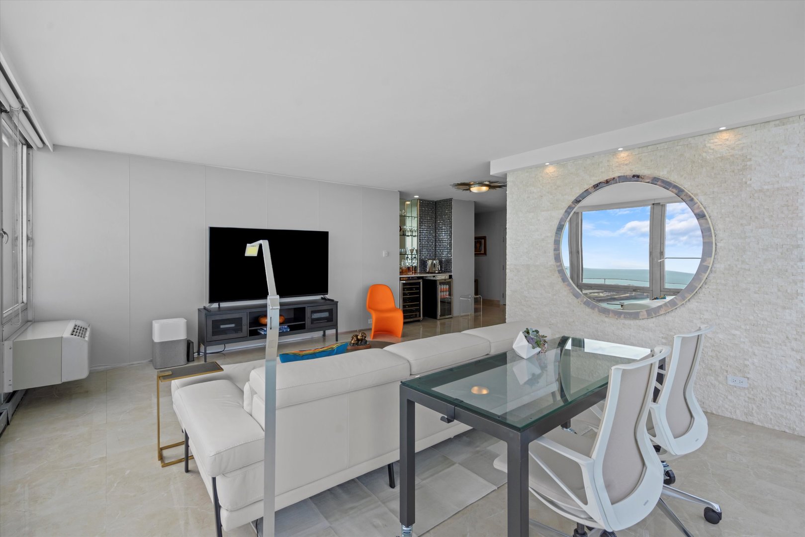 880 N Lake Shore Drive Unit: 22A