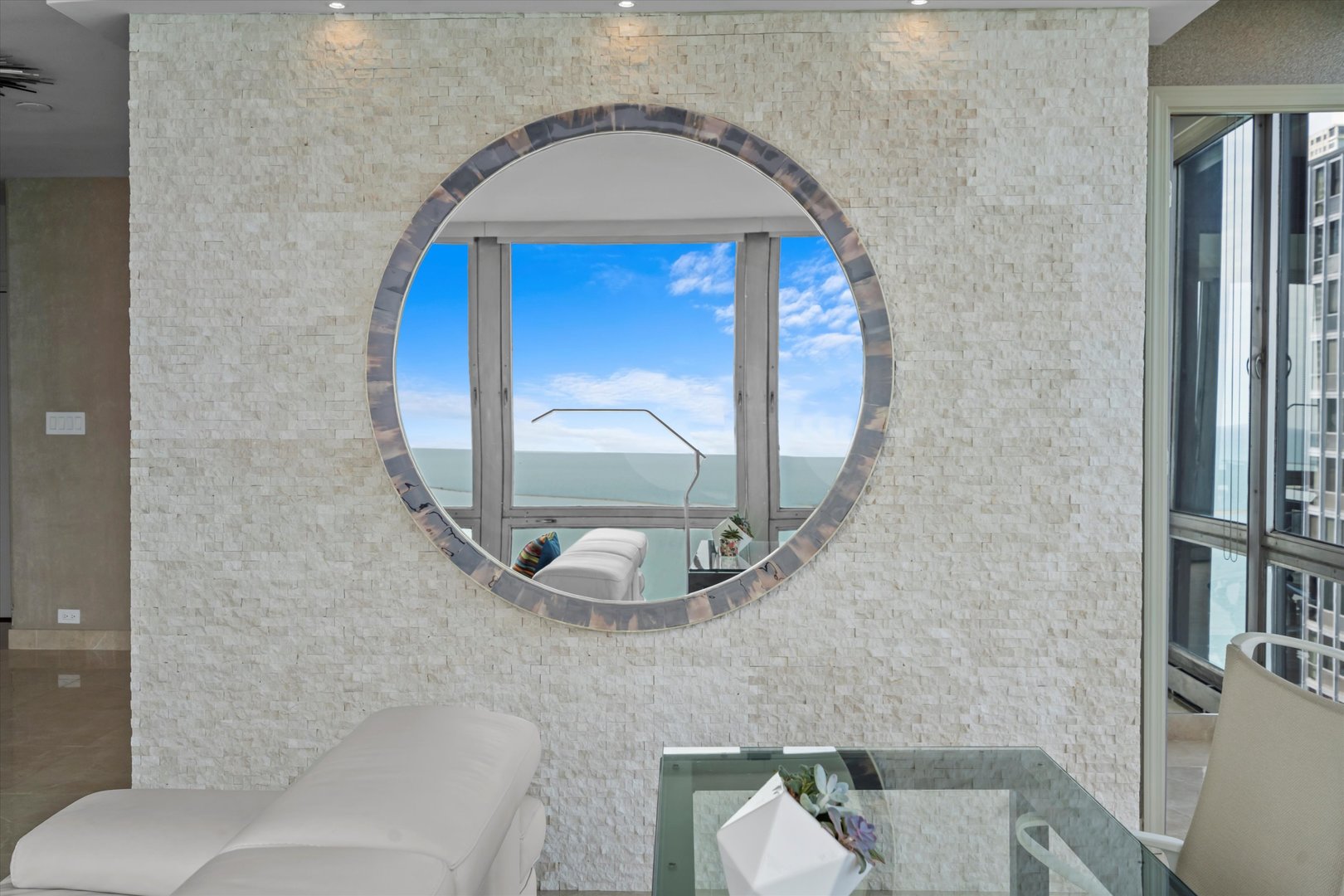 880 N Lake Shore Drive Unit: 22A