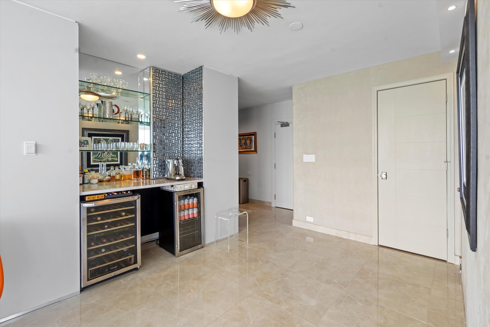 880 N Lake Shore Drive Unit: 22A