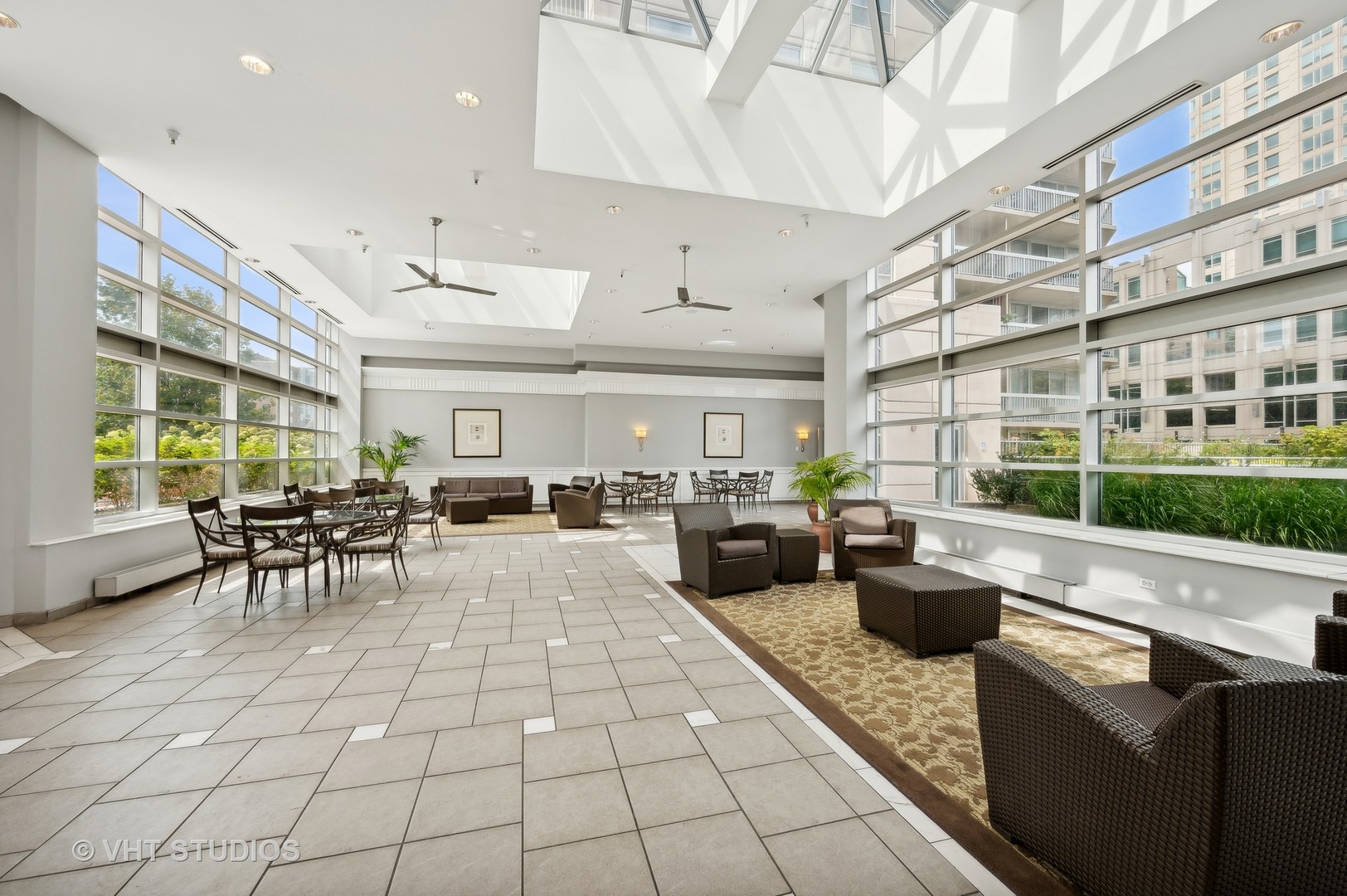 545 N Dearborn Street Unit: 1009