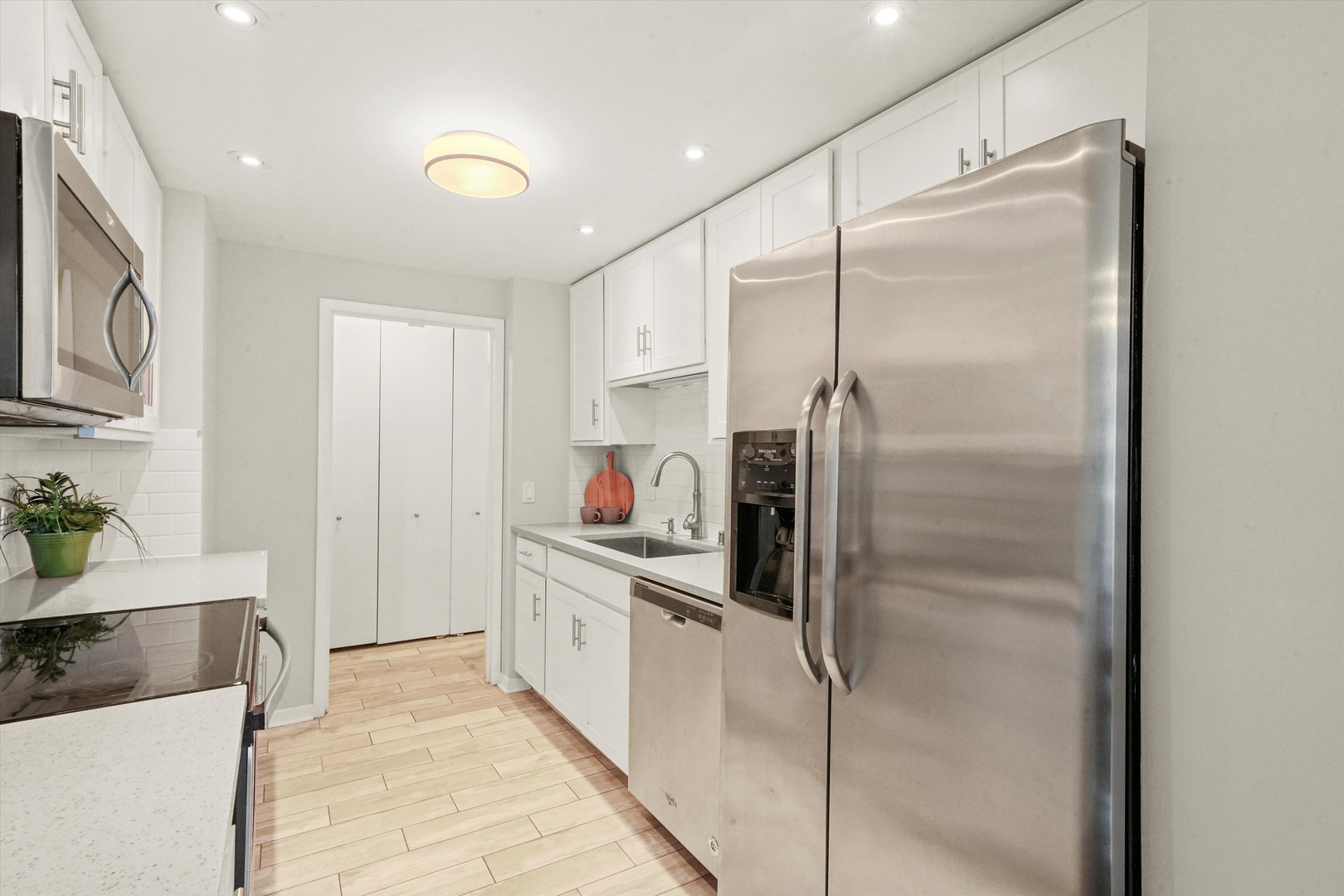 4170 N Marine Drive Unit: 13H