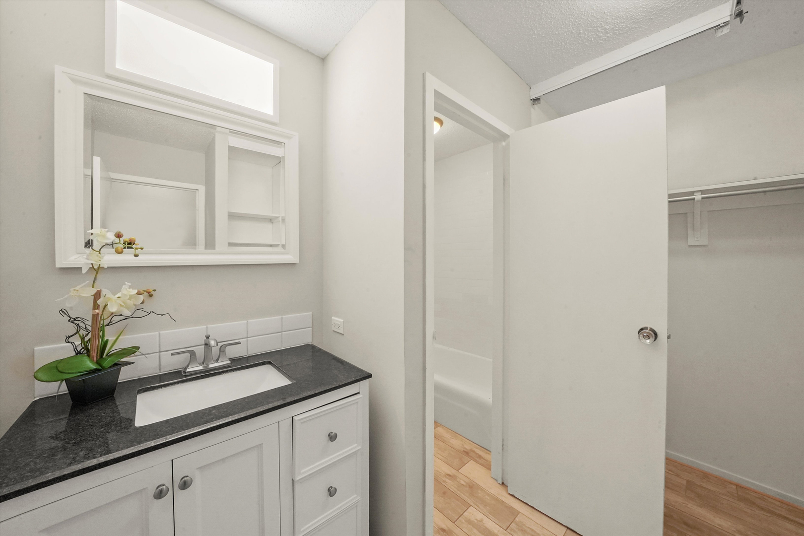 4170 N Marine Drive Unit: 13H