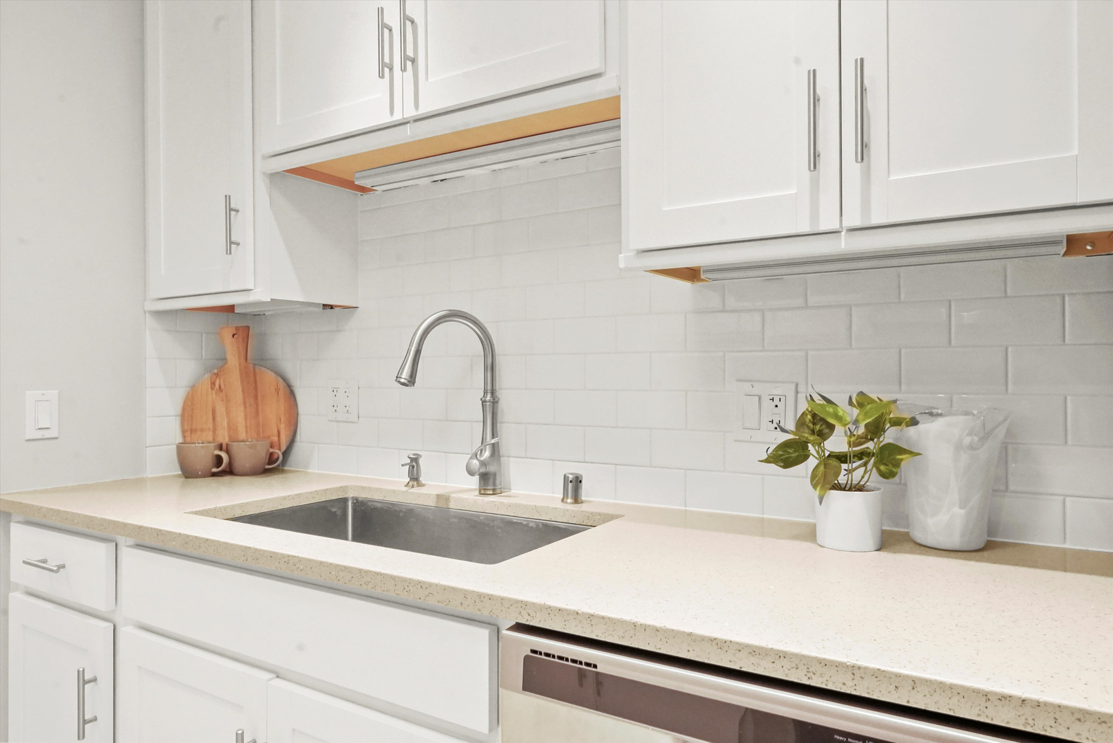 4170 N Marine Drive Unit: 13H