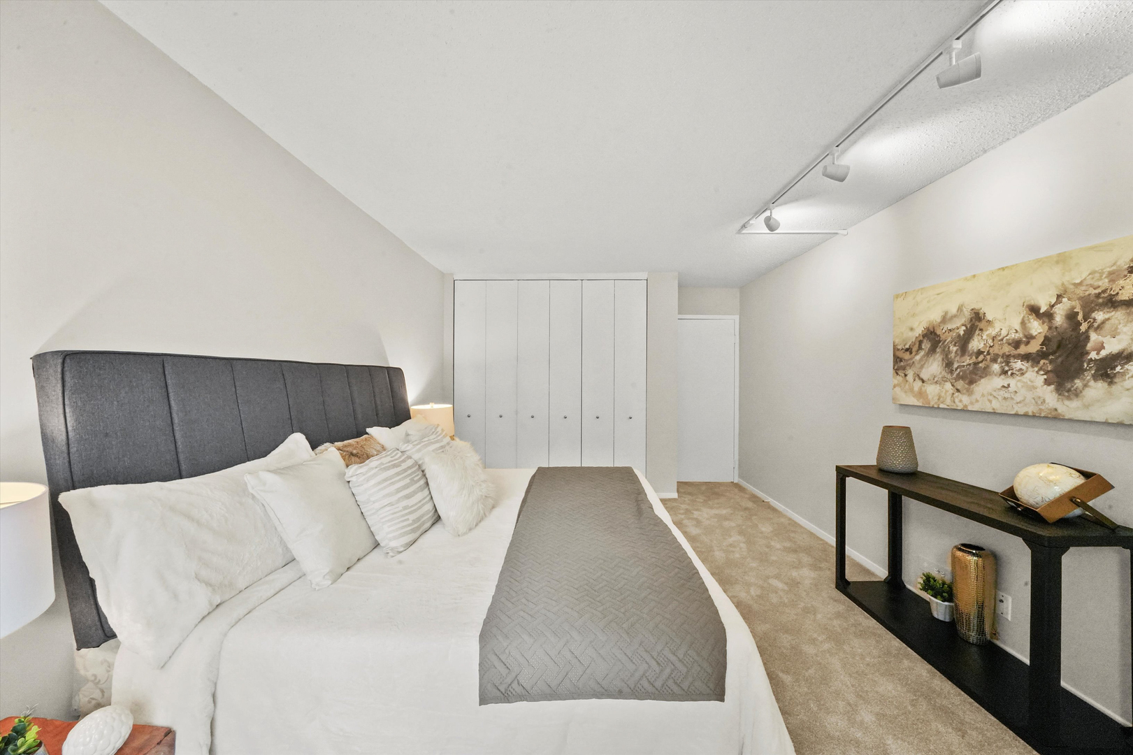 4170 N Marine Drive Unit: 13H