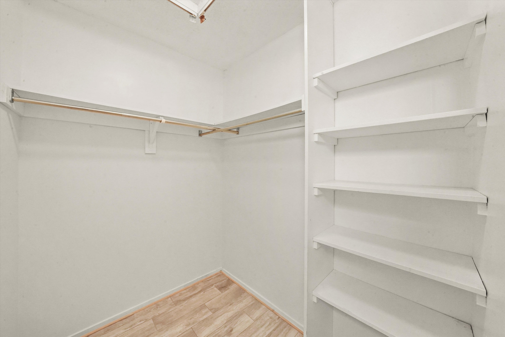 4170 N Marine Drive Unit: 13H