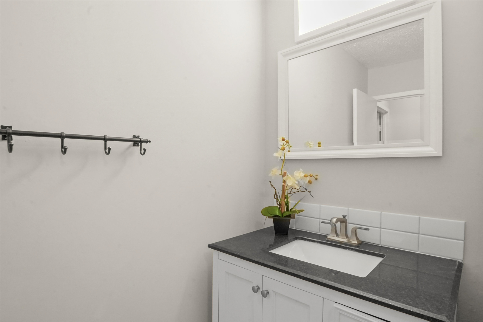 4170 N Marine Drive Unit: 13H
