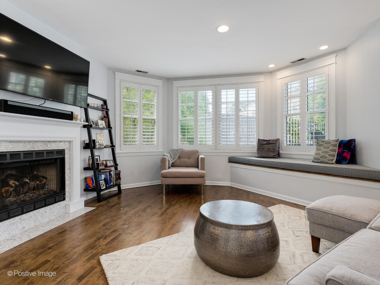 2500 N Seminary Avenue Unit: 6W