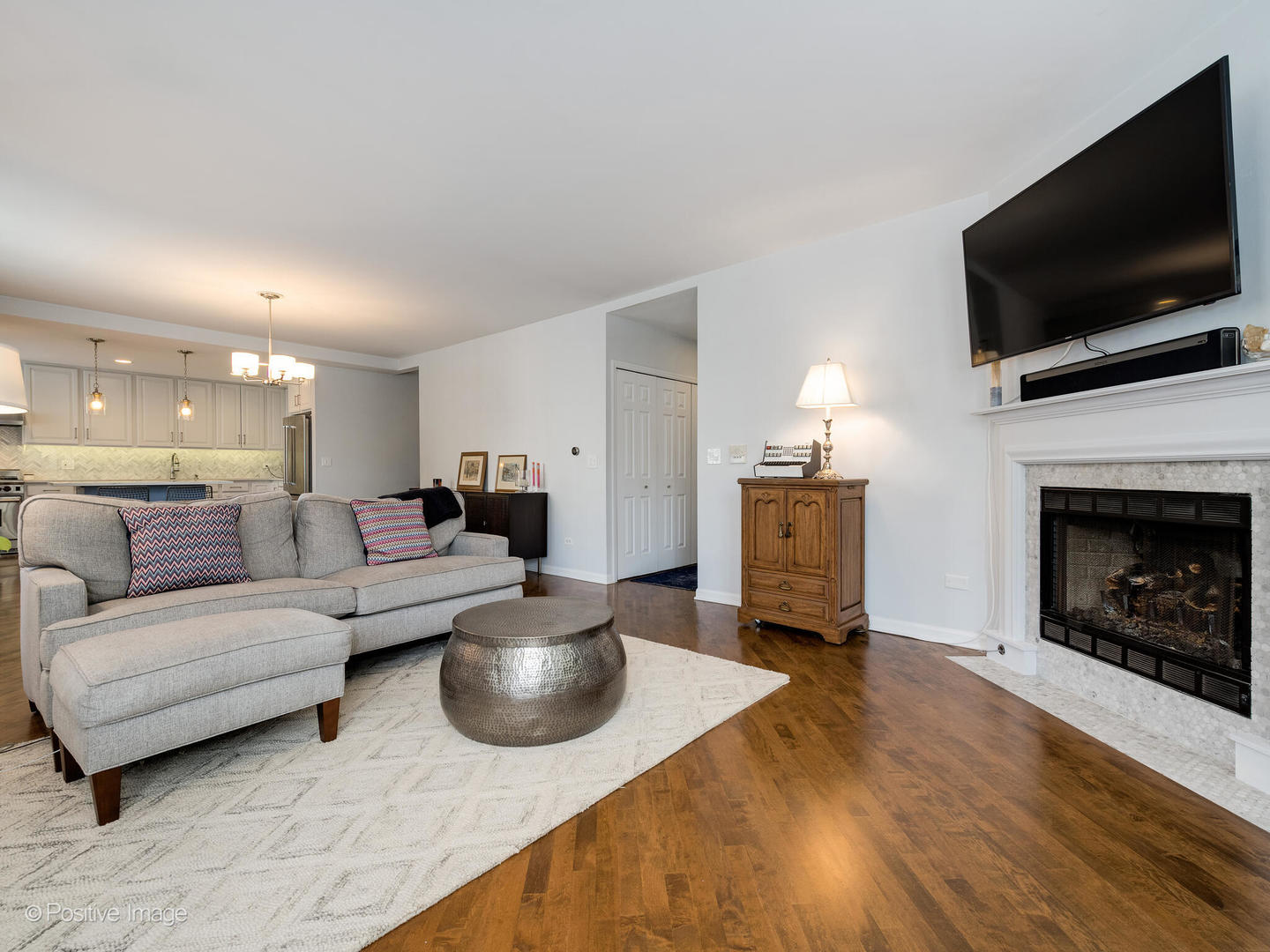 2500 N Seminary Avenue Unit: 6W