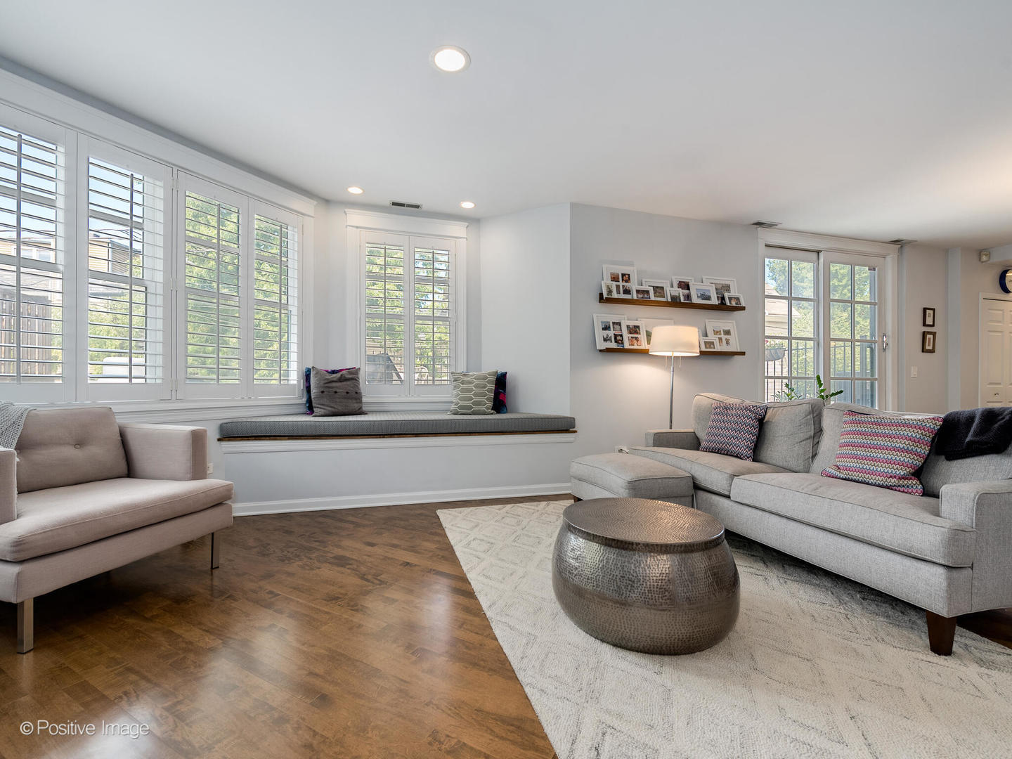 2500 N Seminary Avenue Unit: 6W