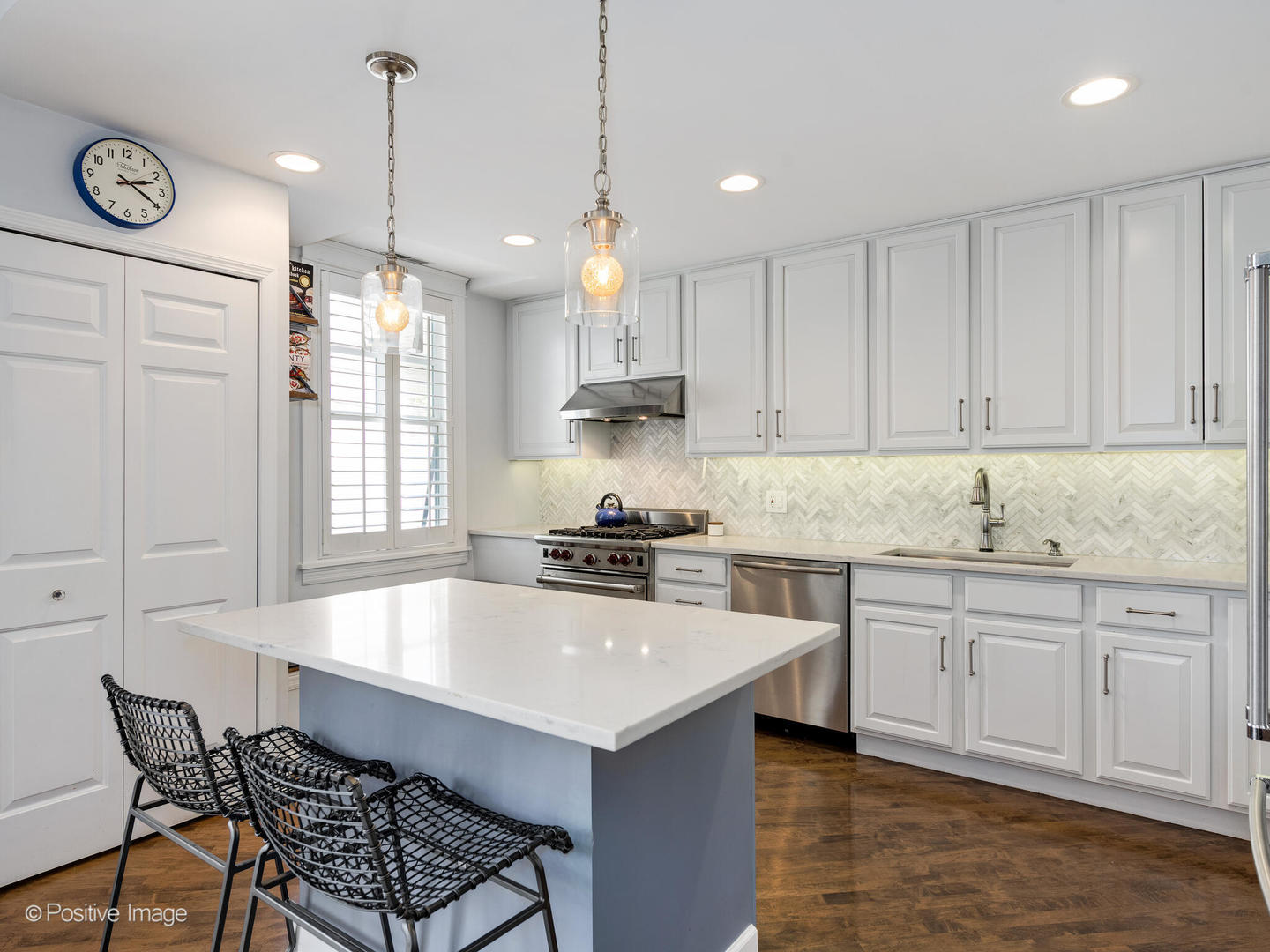 2500 N Seminary Avenue Unit: 6W