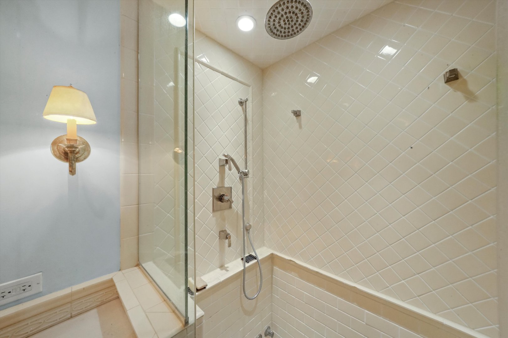 888 S Michigan Avenue Unit: 702