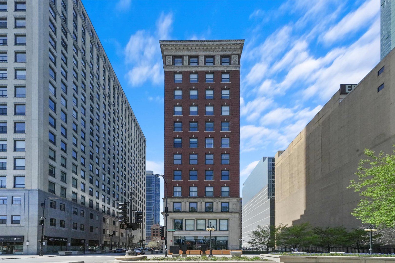 888 S Michigan Avenue Unit: 702