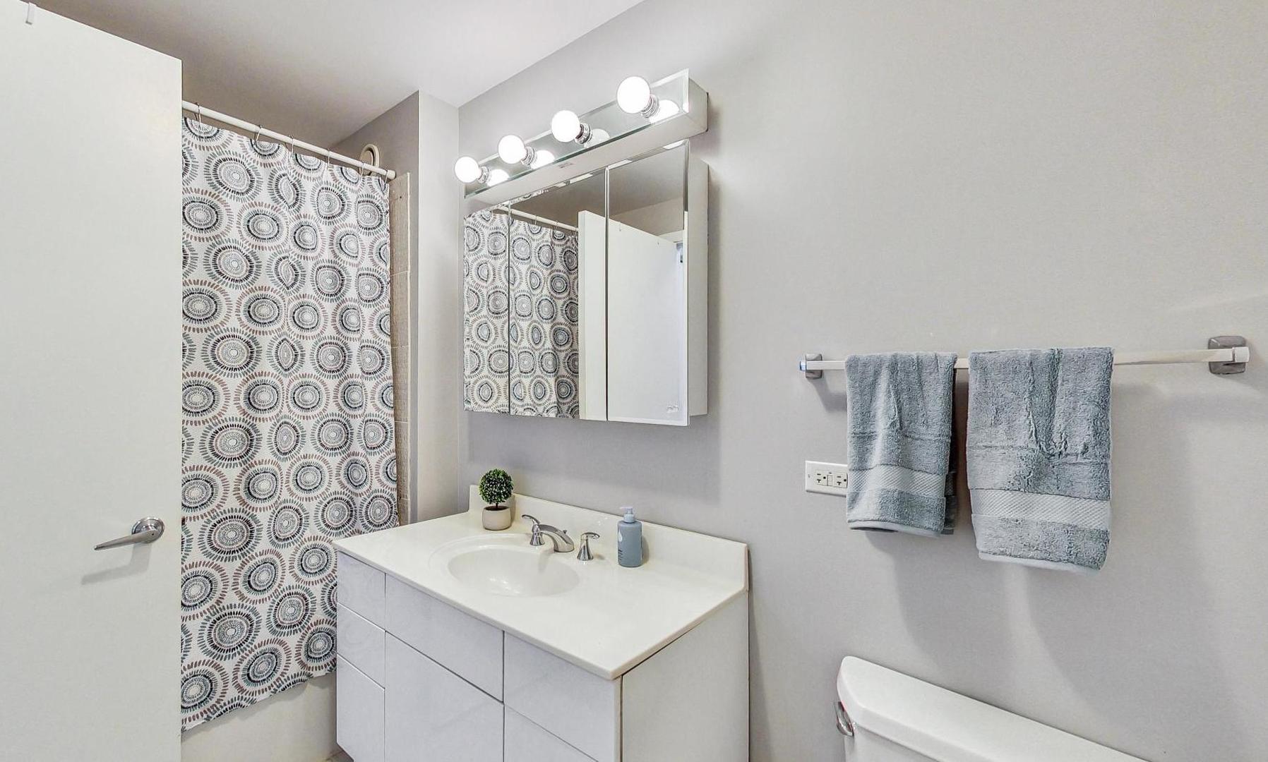 330 W Grand Avenue Unit: 1805