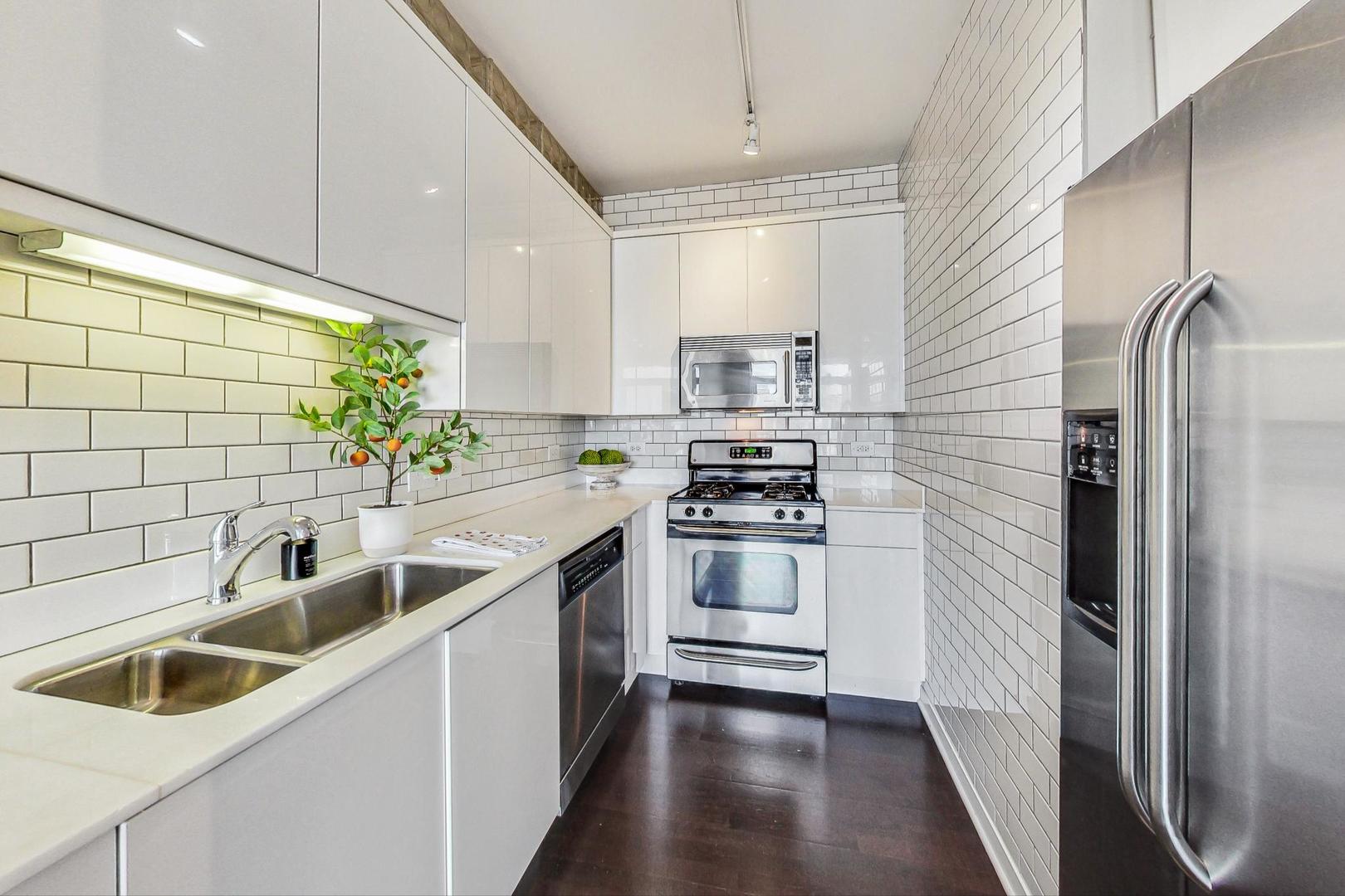 330 W Grand Avenue Unit: 1805