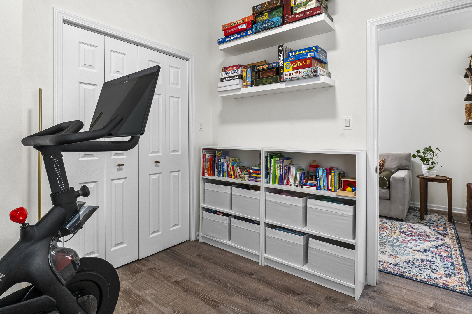 1925 N Whipple Street