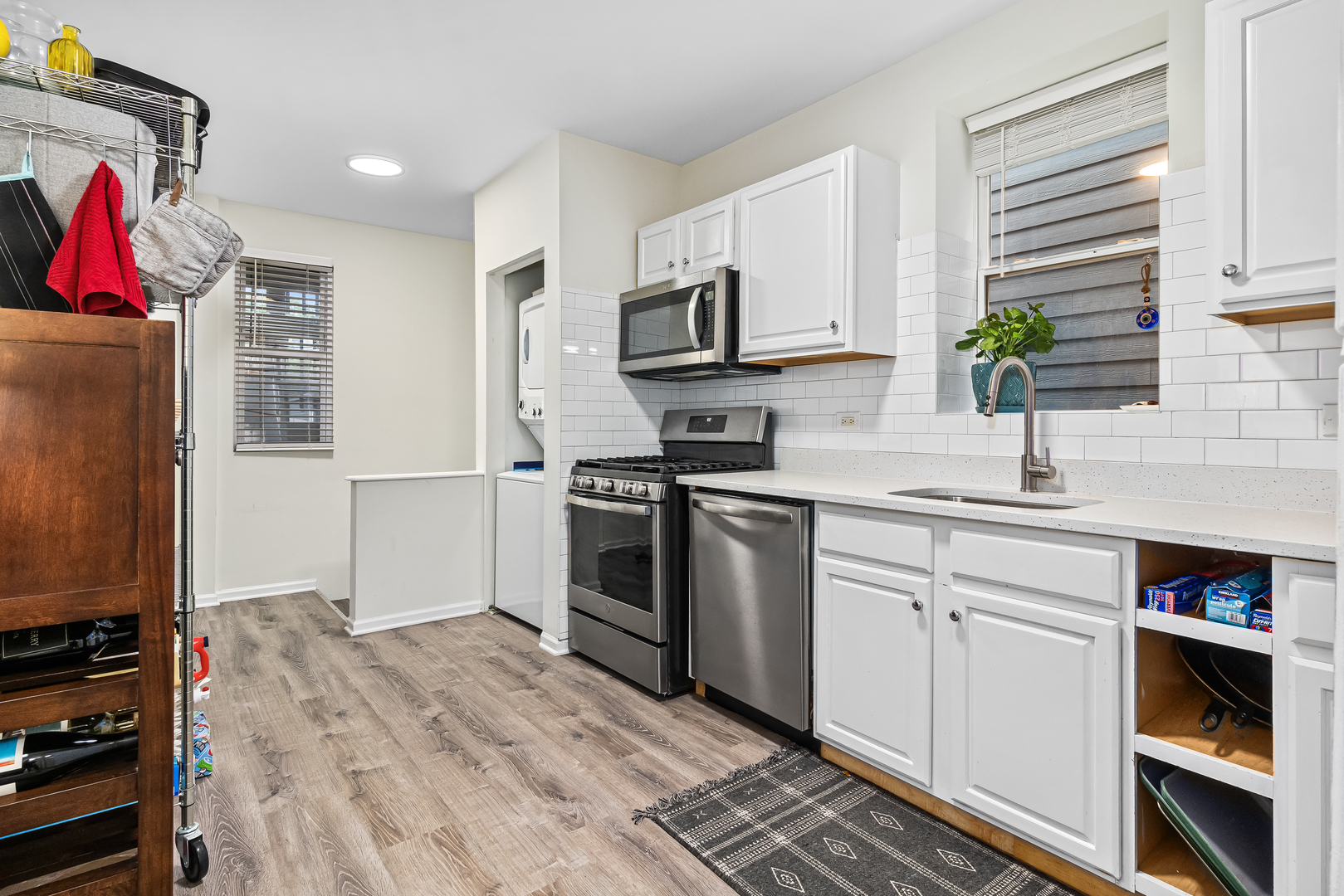 1925 N Whipple Street