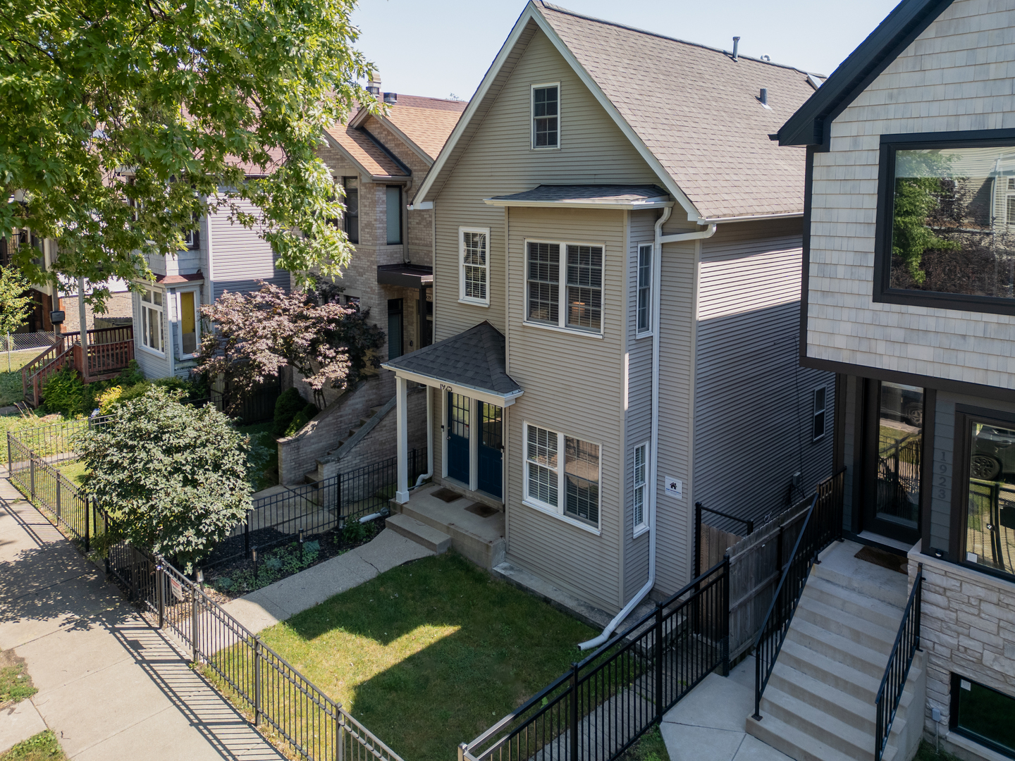 1925 N Whipple Street