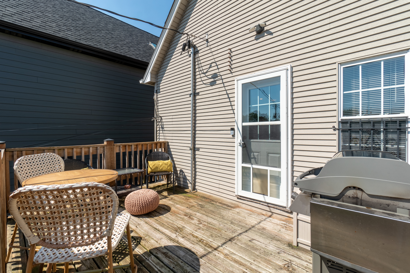 1925 N Whipple Street