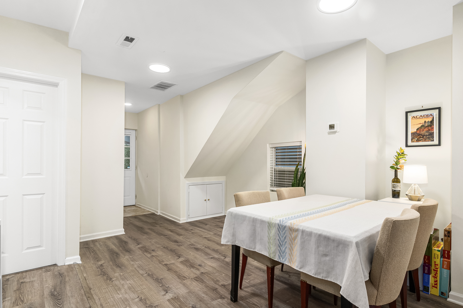 1925 N Whipple Street