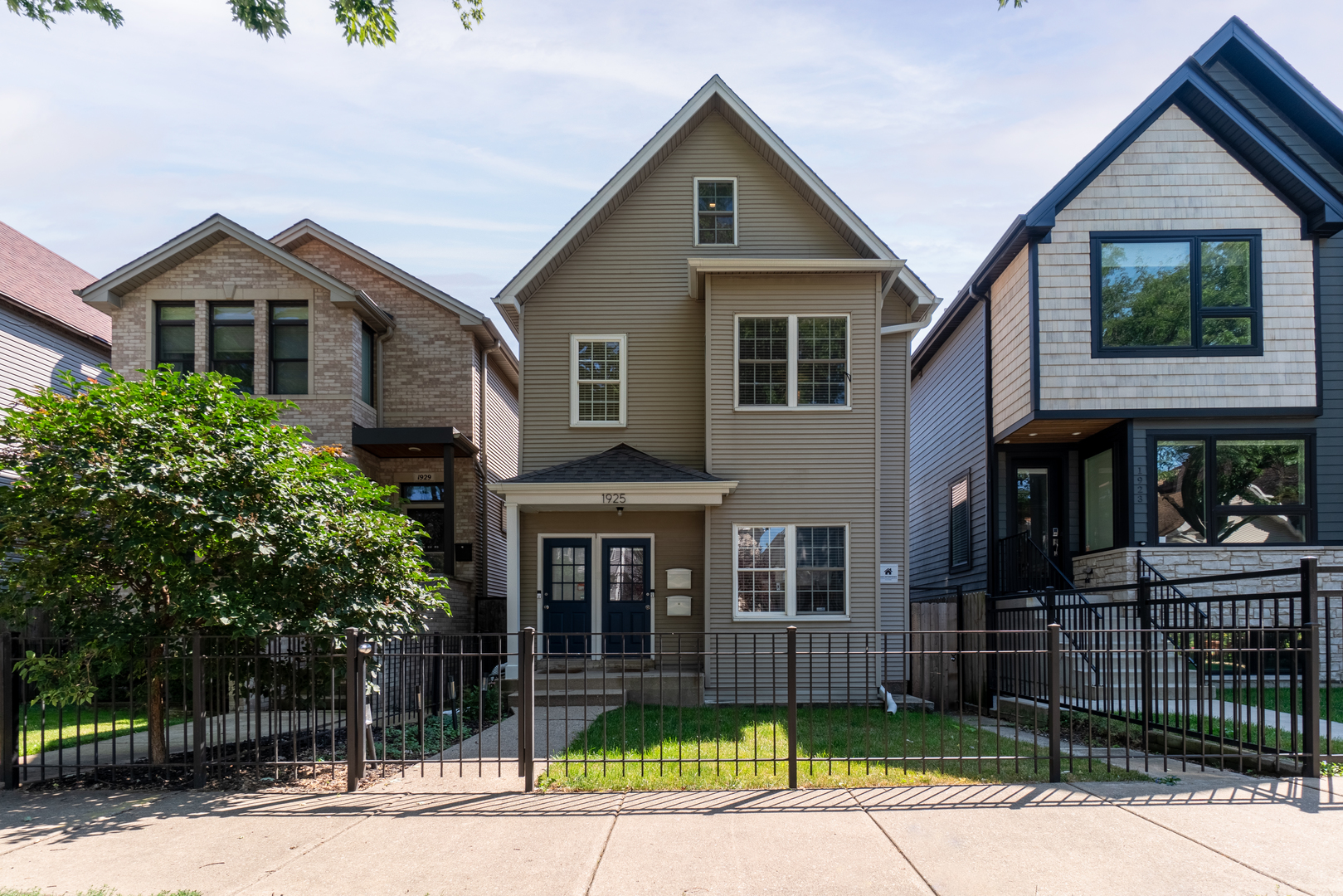 1925 N Whipple Street