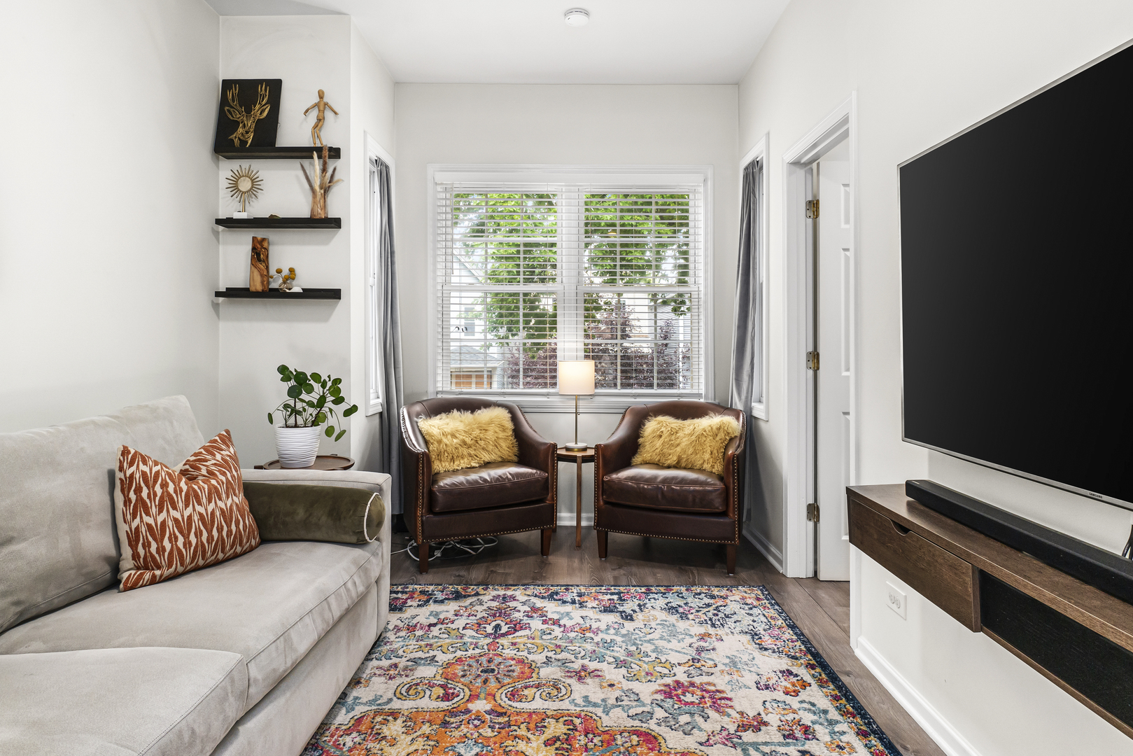 1925 N Whipple Street