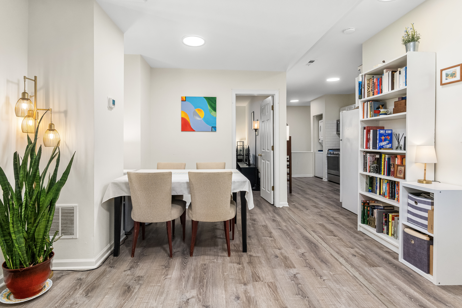 1925 N Whipple Street