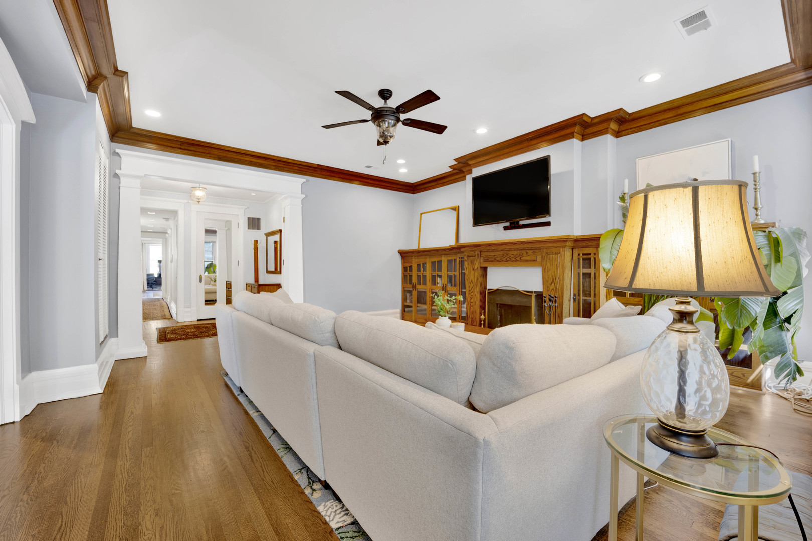 754 W BUENA Avenue Unit: 2W