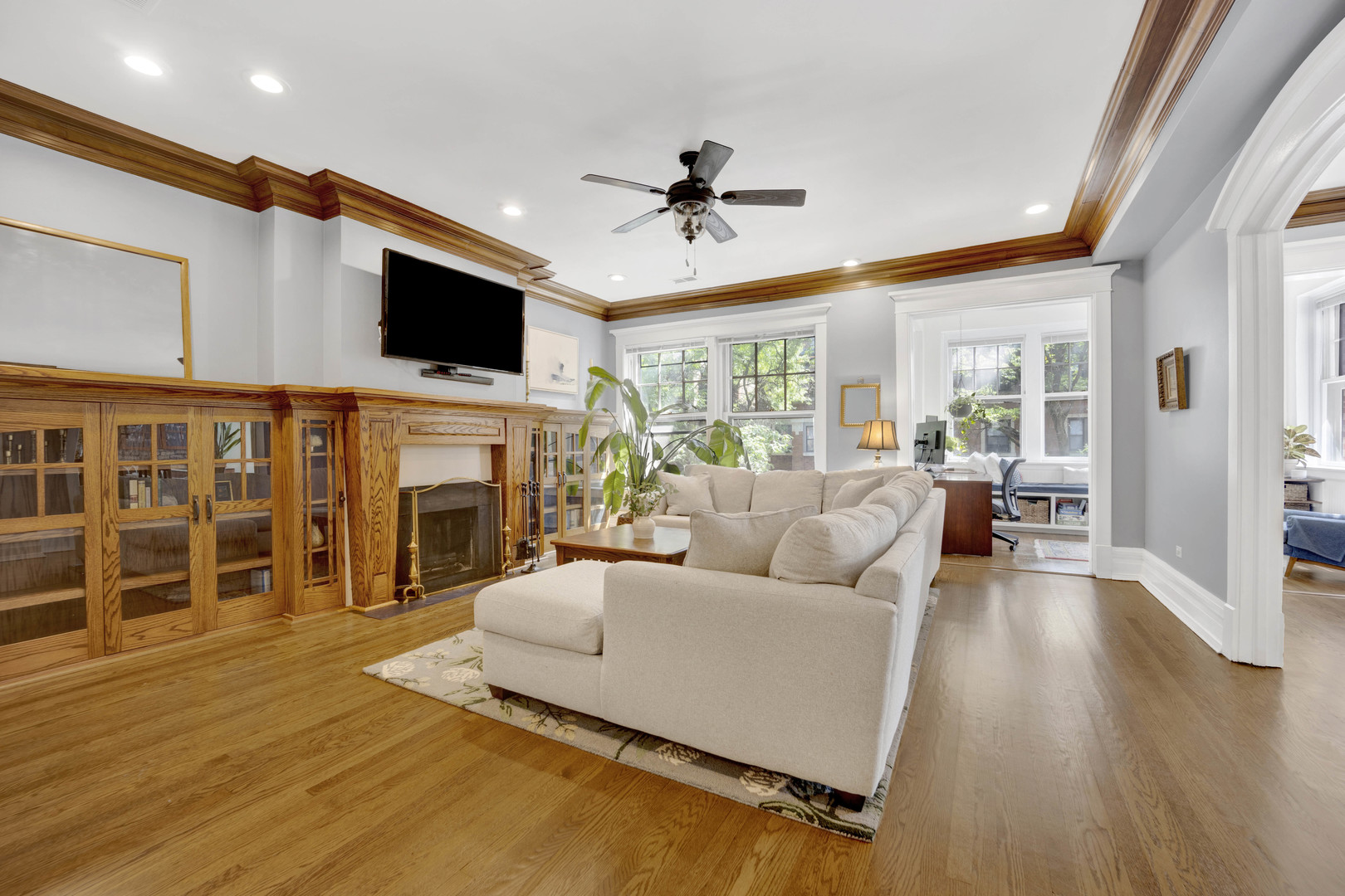 754 W BUENA Avenue Unit: 2W