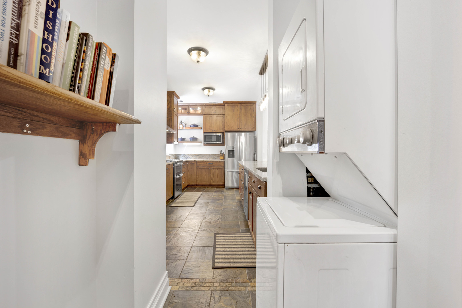 754 W BUENA Avenue Unit: 2W