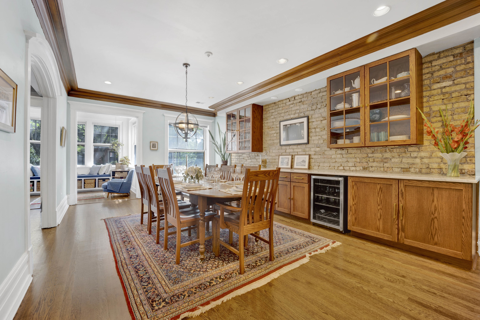 754 W BUENA Avenue Unit: 2W