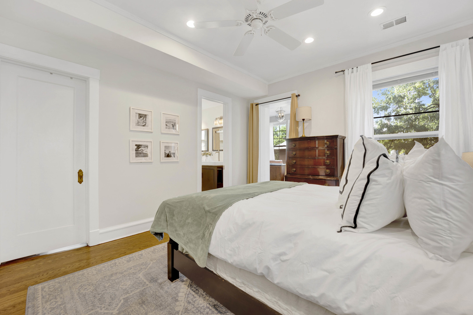 754 W BUENA Avenue Unit: 2W