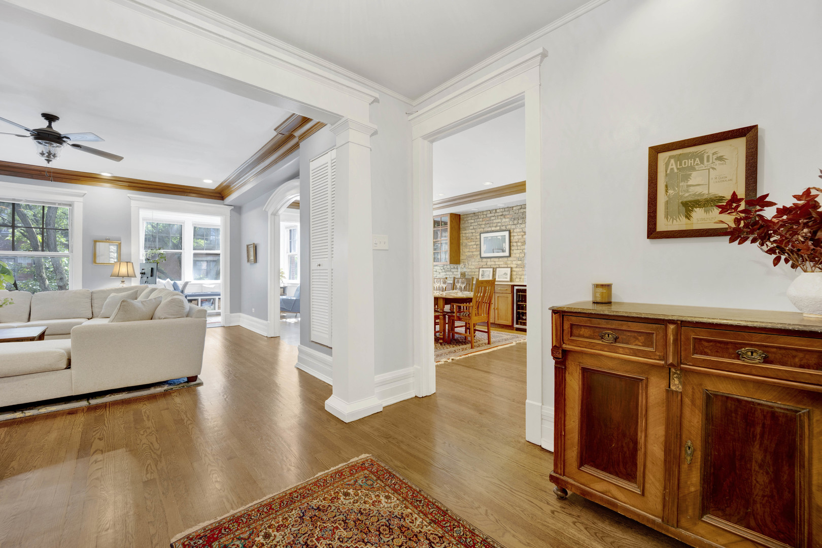 754 W BUENA Avenue Unit: 2W