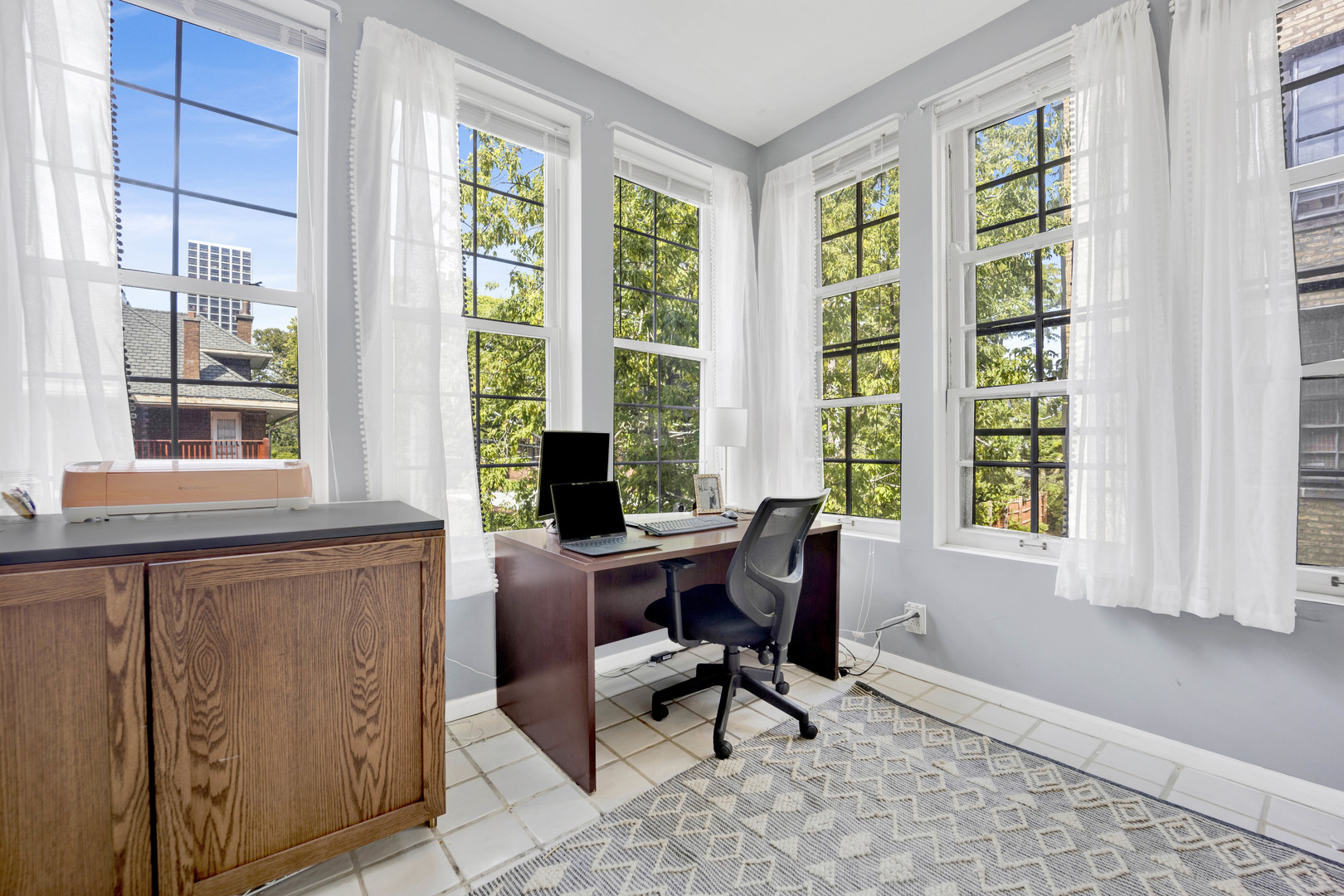 754 W BUENA Avenue Unit: 2W