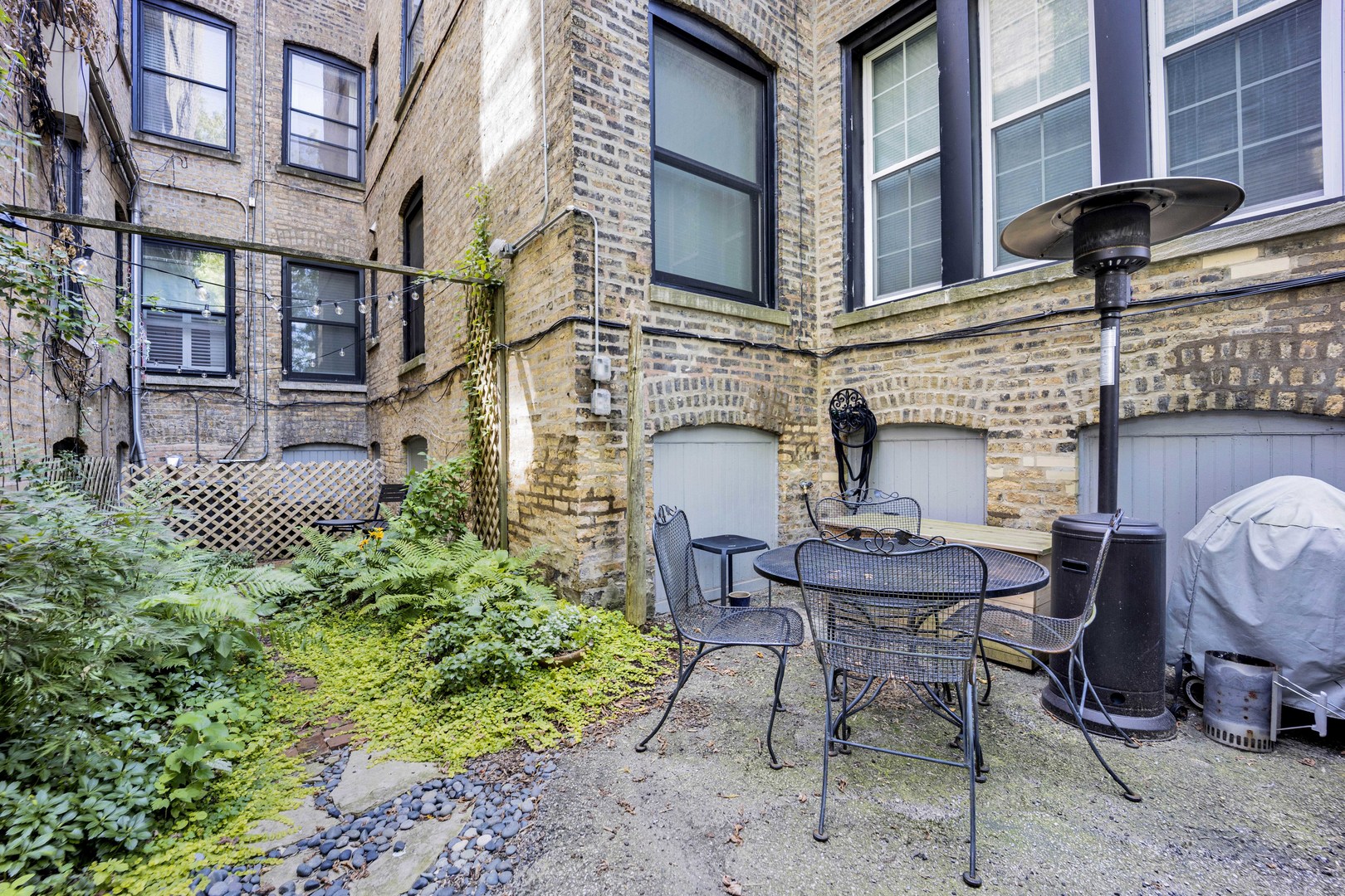 754 W BUENA Avenue Unit: 2W