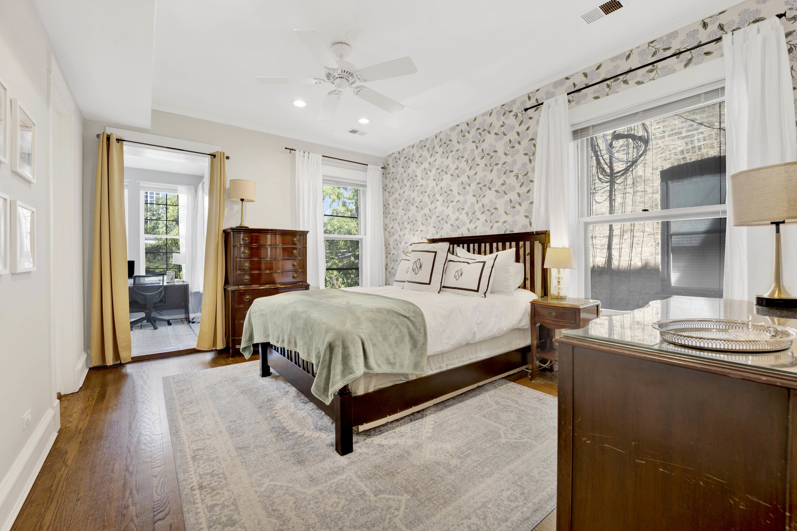 754 W BUENA Avenue Unit: 2W