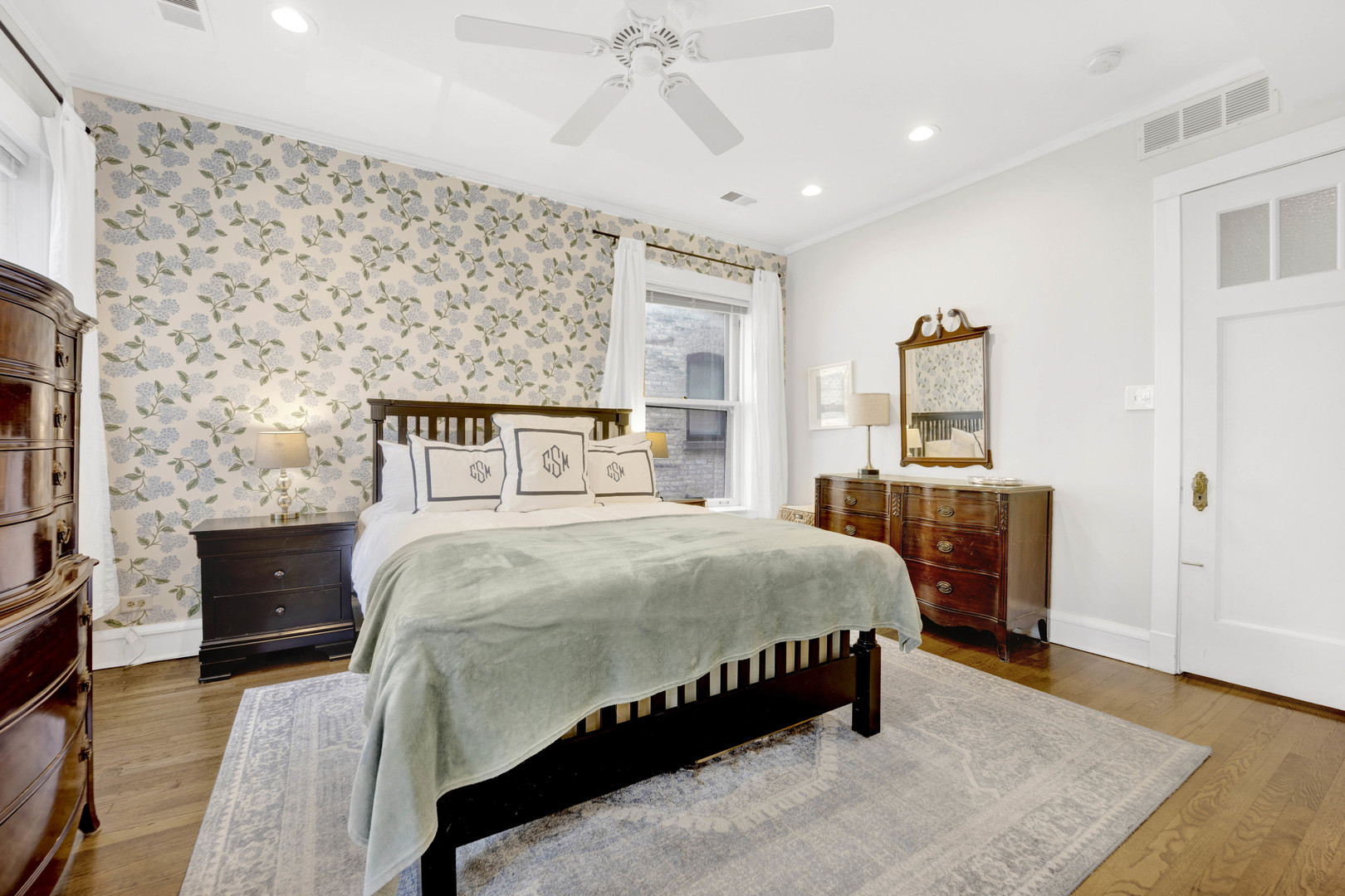 754 W BUENA Avenue Unit: 2W