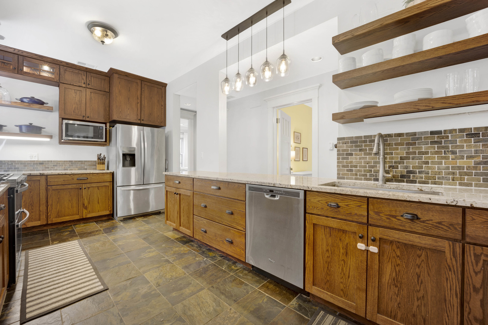 754 W BUENA Avenue Unit: 2W