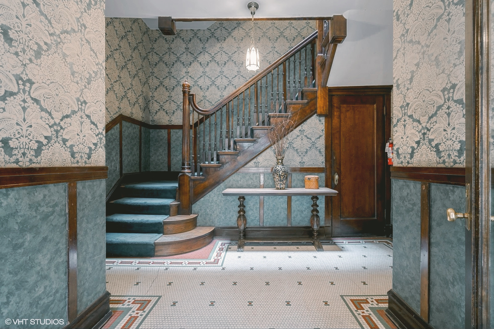 754 W BUENA Avenue Unit: 2W