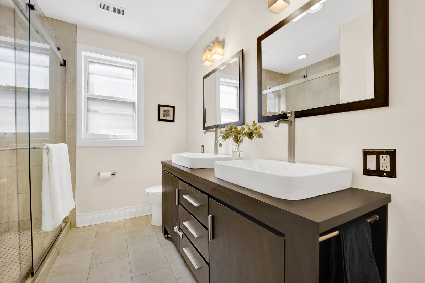 754 W BUENA Avenue Unit: 2W