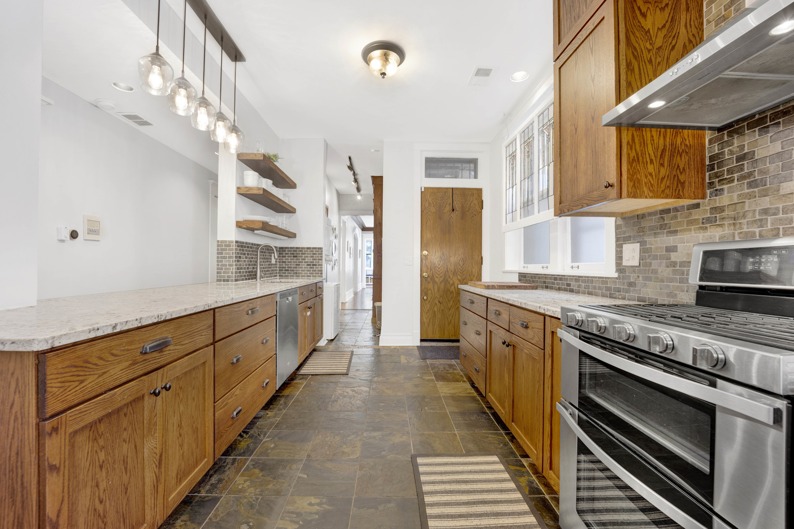 754 W BUENA Avenue Unit: 2W